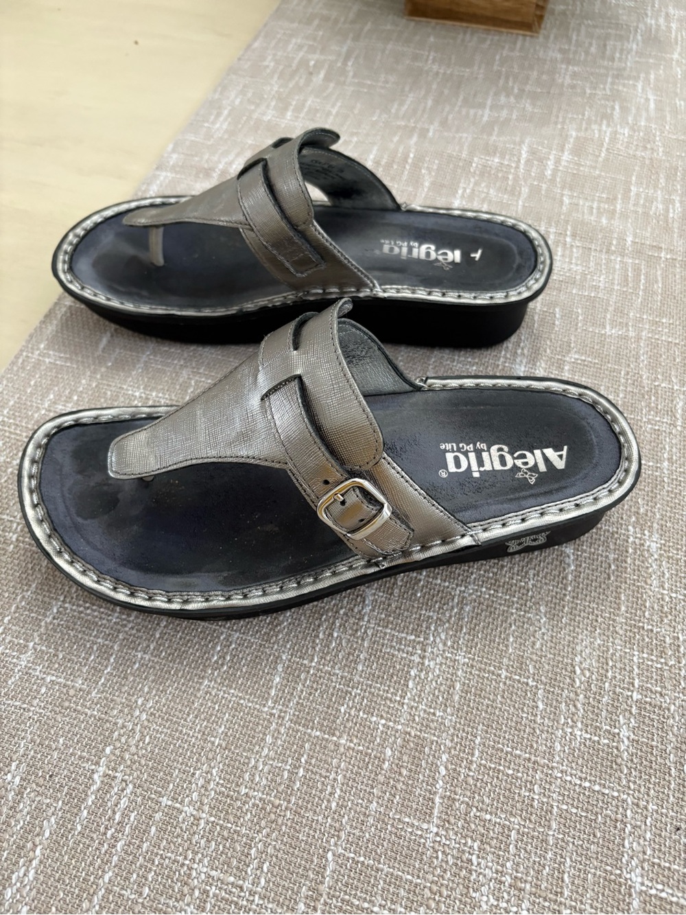 Women’s Metallic Gray Leather Thong Sandals